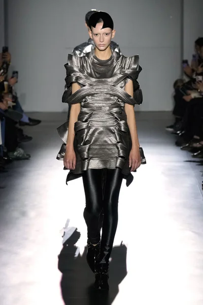 Look 11